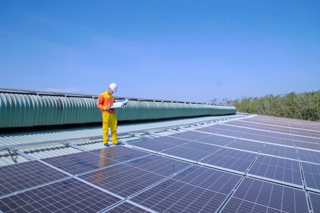 découvrez tout sur le rendement des panneaux solaires : comment maximiser l'efficacité de votre installation photovoltaïque, les facteurs influençant la production d'énergie et des conseils pour choisir les meilleurs panneaux solaires adaptés à vos besoins.